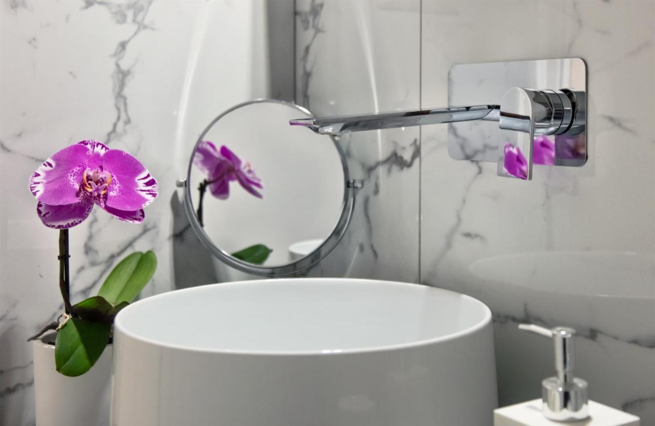 Fellini Design Suites Рим Экстерьер фото